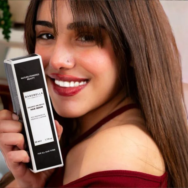 MODEL WITH HAIR SERUM